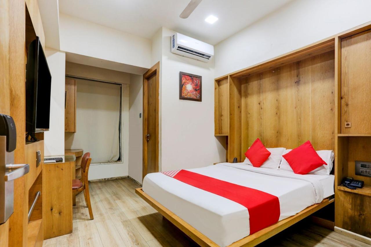Oyo 81549 Hotel Elegance Nx Mumbai Exterior foto